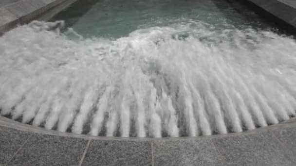 Bicos Geyser Fonte Com Água Pulverização Branca — Vídeo de Stock