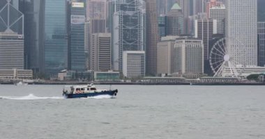 Hong Kong, Çin - 23 Nisan 2017: Hong Kong, Çin'deki Victoria Limanı'nda Sürat Teknesi.