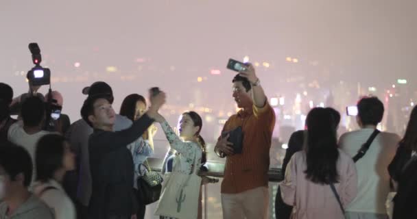 Hong Kong Kína Május 2017 Turisták Selfie Este Victoria Peak — Stock videók