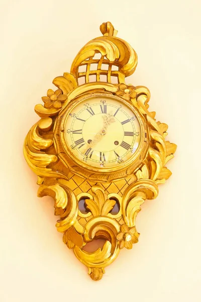 Guld wall Clock — Stockfoto