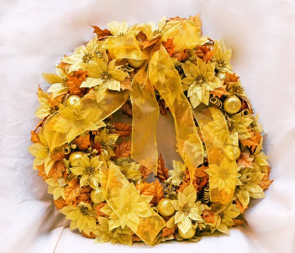 Gold Christmas Wreath — Stock Photo, Image