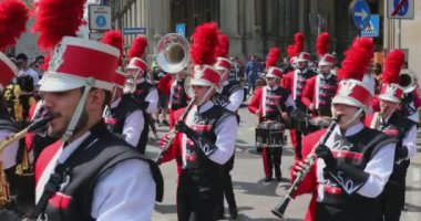 Milano, Italya-Haziran 15, 2019: Parade Festival Band müzik Play Street in Milan, Italya.