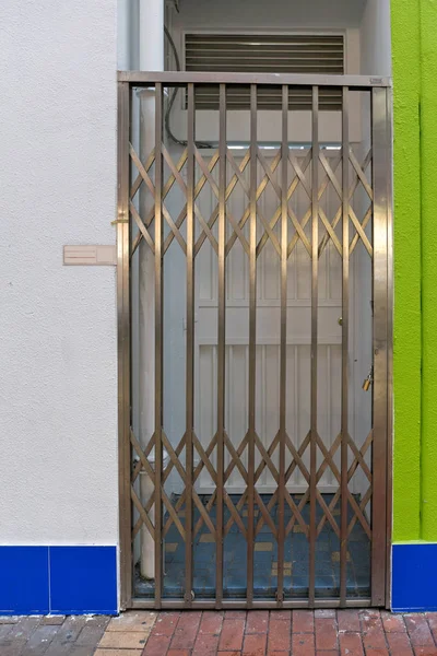 Πόρτα ψαλίδι — Φωτογραφία Αρχείου