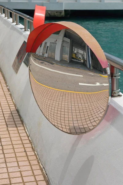 Dopravní konvexní zrcadlo — Stock fotografie