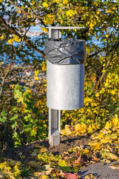 Trash Can Park — Stock Photo, Image