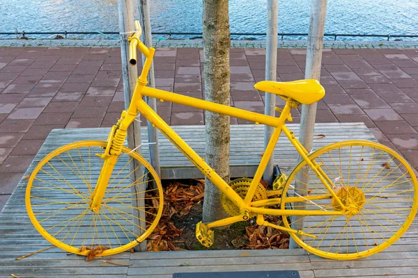 Yellow Bicycle — Stock Photo, Image