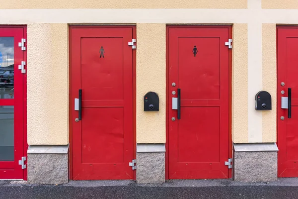 红色公厕 — 图库照片