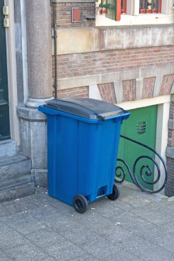 Mavi wheelie bin