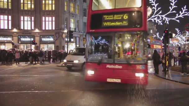 Londýn Spojené Království Listopad 2013 Blue Světel Auto Jezdí Přes — Stock video