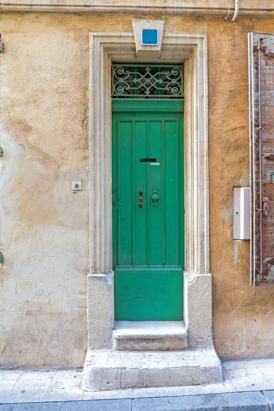 Narrow Green Door — Stock Photo, Image