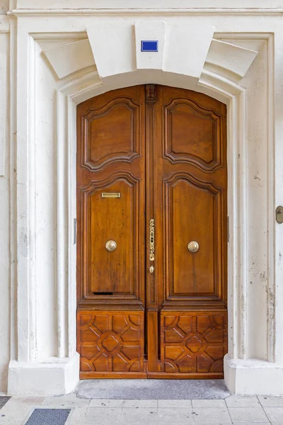 Luxe houten deuren — Stockfoto