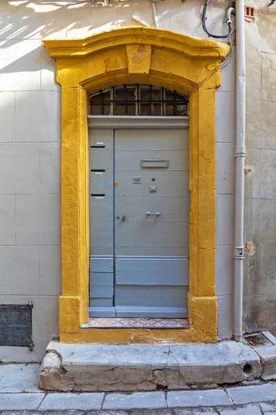 Porte à cadre jaune — Photo