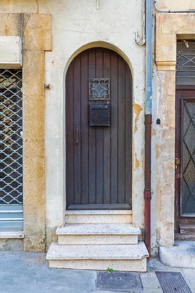 Porta de arco de madeira — Fotografia de Stock