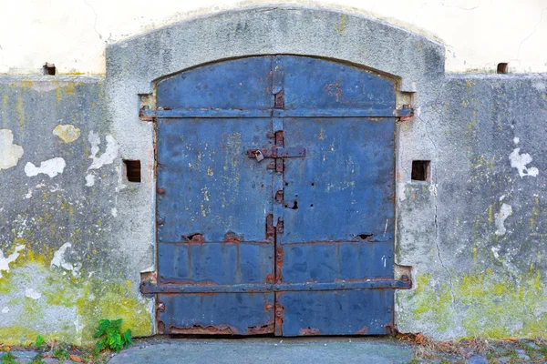 Rusty Damaged Door — Stock Photo, Image