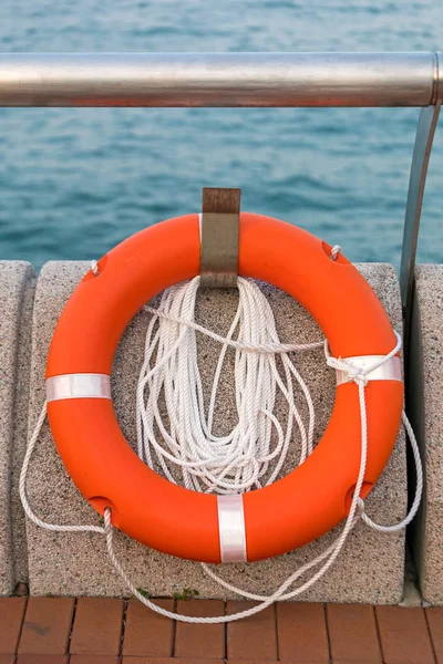 Lifesaver and Rope — Stock Photo, Image