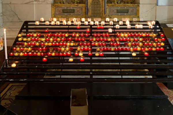Свечи для приношения клятв — стоковое фото