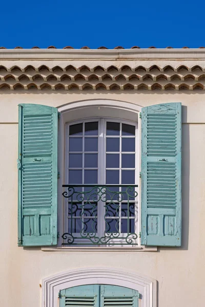 戛纳的窗户 — 图库照片