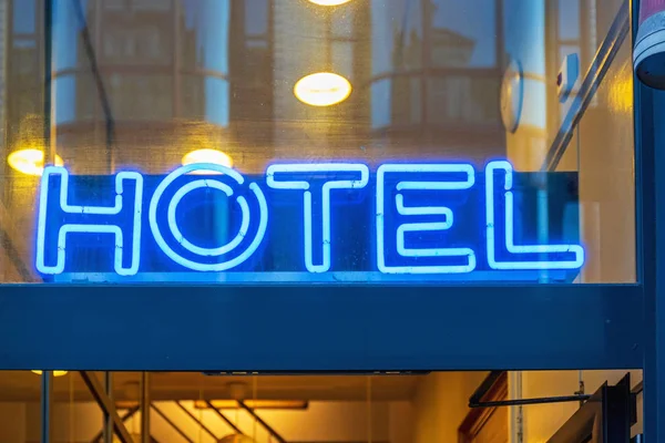 Niebieski hotel Neon — Zdjęcie stockowe