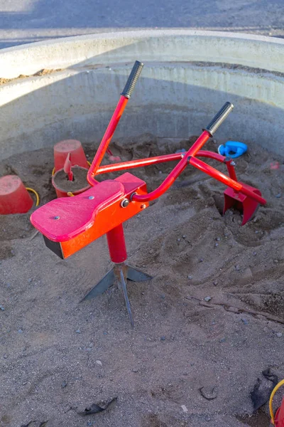 Excavadora de arena de metal rojo — Foto de Stock