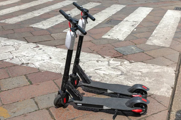 Elektrische scooters op straat — Stockfoto