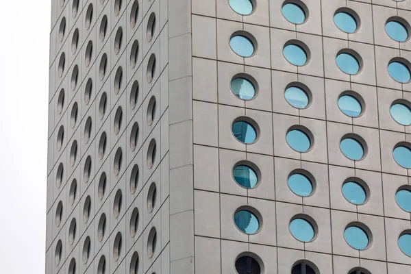 Edifício redondo das janelas — Fotografia de Stock