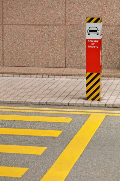 Vorsicht vor dem Verkehr — Stockfoto