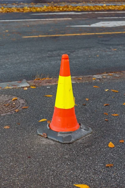 Cone de tráfego fluorescente — Fotografia de Stock