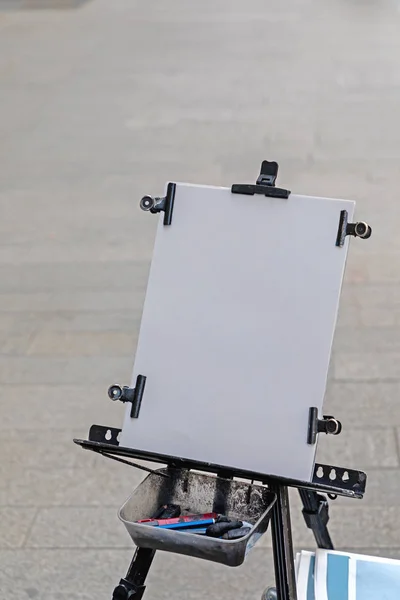 Empty Paper Easel — Stock Photo, Image