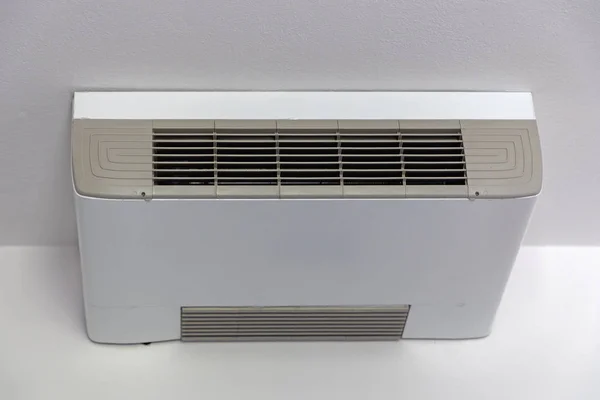 Condicionador de ar de teto suspenso — Fotografia de Stock