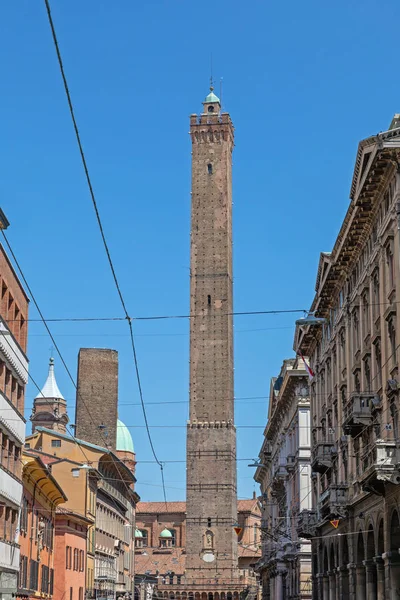 Две башни Болоньи — стоковое фото