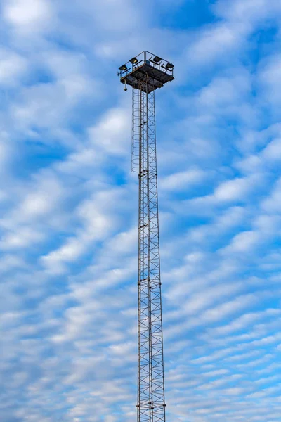 Reflectores de torre alta — Foto de Stock