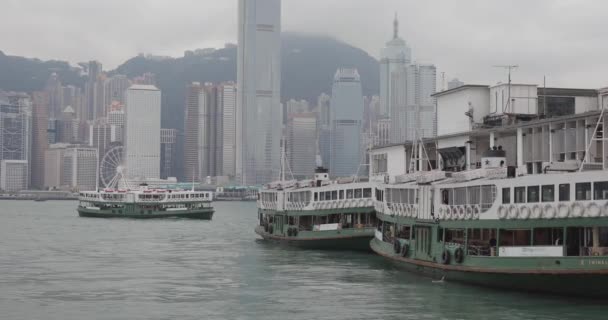 Hong Kong China Abril 2017 Moored Star Ferry Boats Dock — Vídeo de stock