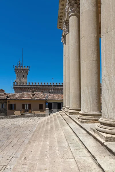 Kolumny San Marino — Zdjęcie stockowe
