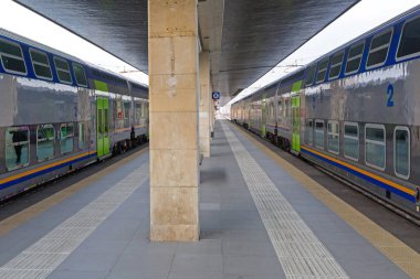 tren platformu