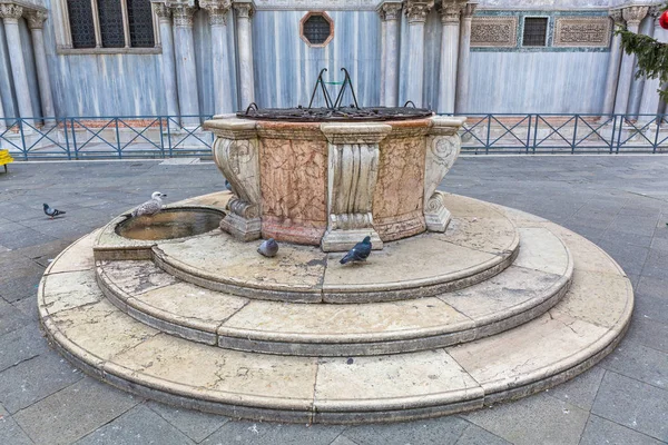 Venice Water Well — Stock fotografie