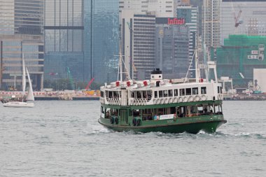 Hong Kong, Çin - 23 Nisan 2017: Hong Kong, Çin 'deki Victoria Limanı' ndan Star Ferry Geçidi.