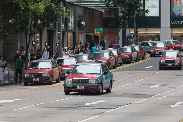 Hong Kong Aprile 2017 Molti Veicoli Red Taxi Strada Hong — Foto Stock