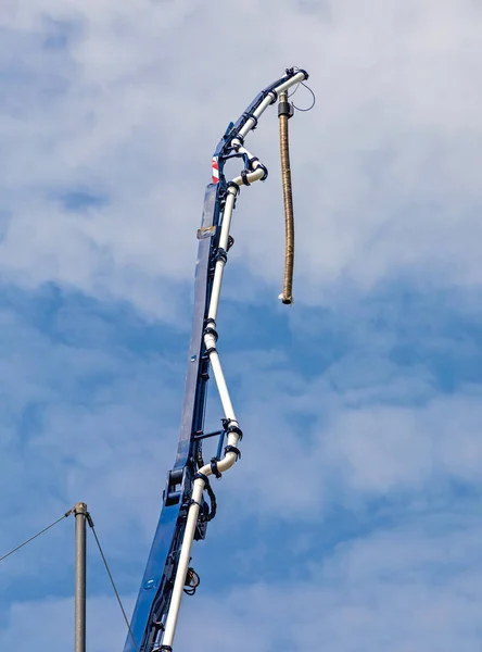 混凝土泵高吊杆建筑机械设备 — 图库照片