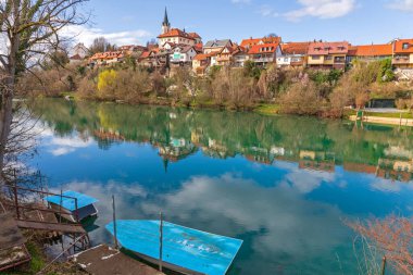 Novo Mesto Slovenya 'daki Krka Nehri' ndeki tekne