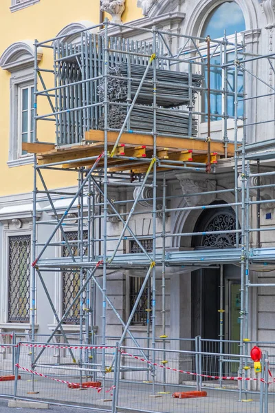 Building Scaffolding Στο Εργοτάξιο Trieste Ιταλία — Φωτογραφία Αρχείου