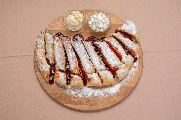 Dolce Calzone Piegato Cucina Italiana Dessert Vassoio — Foto Stock