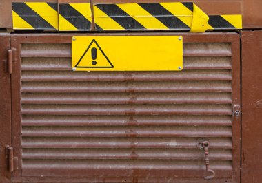 Dikkat Ünlem İşareti ve Dikkat Sarı Bant