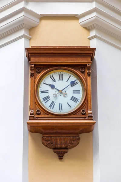 Oude Houten Klok Romeinse Wijzerplaat Muur — Stockfoto