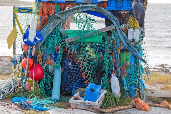 漂流海洋垃圾塑料循环利用制取的废渣 — 图库照片