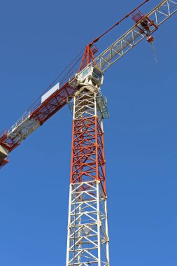 Sunny Day 'de Uzun İnşaat Turna Makineleri Ekipmanı