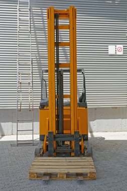 Forklift Stacker Truck Deposunda Euro Palleti