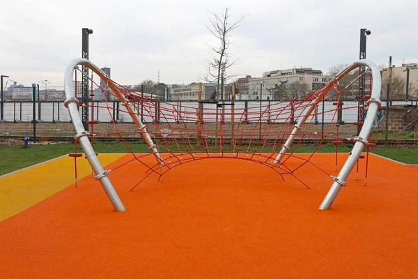 Klätternät Orange Lekplats För Barn — Stockfoto