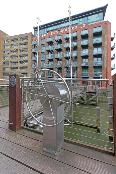 London Січня 2013 Steering Wheel Movable Suspension Draw Bridge Canal — стокове фото