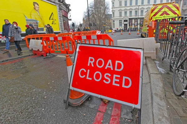 Londres Reino Unido Janeiro 2013 Red Sign Informing Closed Road — Fotografia de Stock