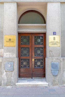 Belgrad, Sırbistan - 30 Haziran 2019: Belgrad, Sırbistan 'daki Ekonomi Enstitüsü' ne Giriş.